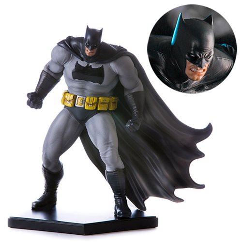 Batman: Arkham Knight Batman Dark Knight 1:10 Scale Statue