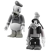 DC1159 Disney Lets Wild Duck Roam Free Amongst University of Oregon Footballers