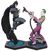 Batman Ultimate Showdown Batman vs. The Joker Statue Set