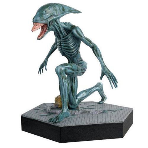 Alien and Predator Deacon Figure with Collector Magazine #10