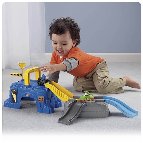 Batman Wheelies Super Friends Play N Go Batcave Playset