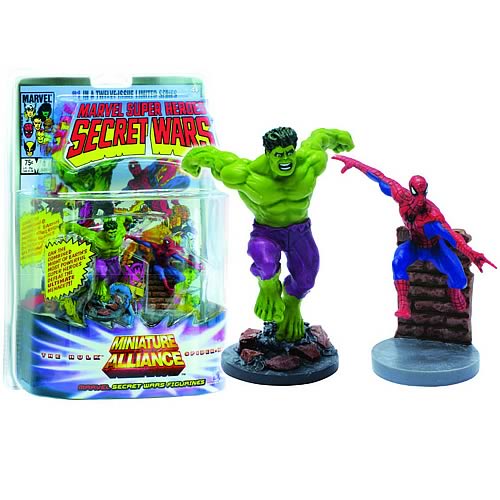 Marvel Secret Wars Spider-Man and Hulk Statues