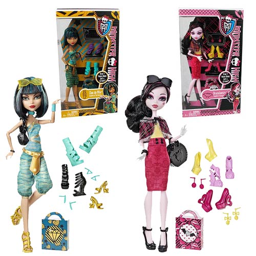 Dolls  High dolls  Doll   and Shoes  1 for shoes High Wave  Case   Monster  Mattel