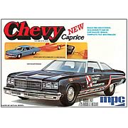 Chevy Caprice 1976 with Trailer Model Kit