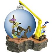Looney Tunes Wile E. Coyote and Road Runner Water Globe