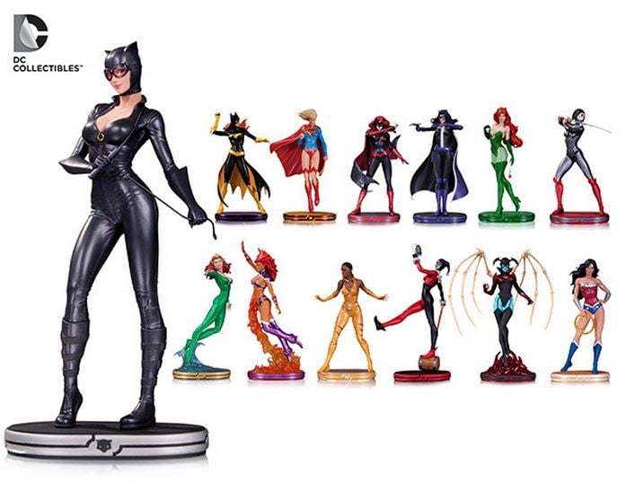 DC Cover Girls Catwoman 9.5-Inch Statue Version 2 