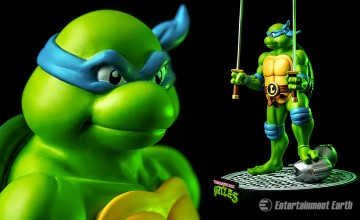 Teenage Mutant Ninja Turtles Leonardo on Defeated Mouser Statue