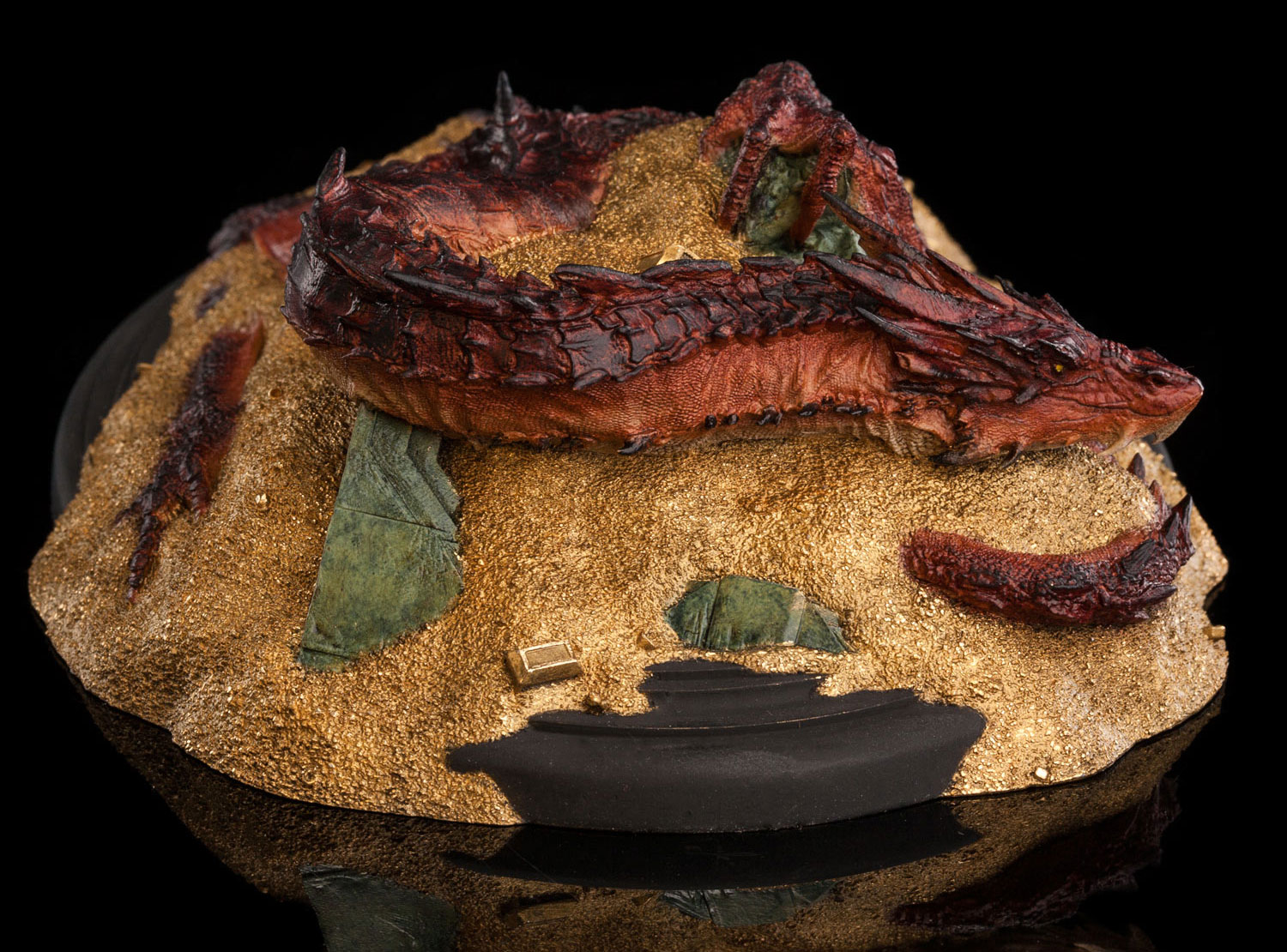 The Hobbit The Desolation of Smaug Smaug King Under the Mountain Statue