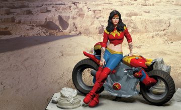 WW Gotham City Garage Statue