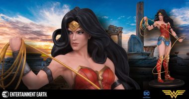 Incredible New Wonder Woman Statue!